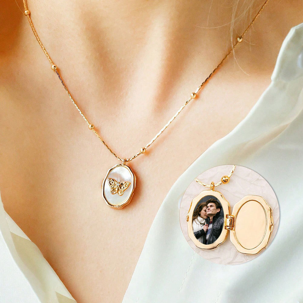 Customized 1/2 Photo Necklace  - огляд і ціна Custom Photo Book